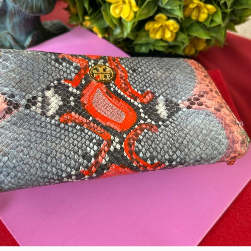TORY BURCH snake Print Wallet - Picture 6 of 6